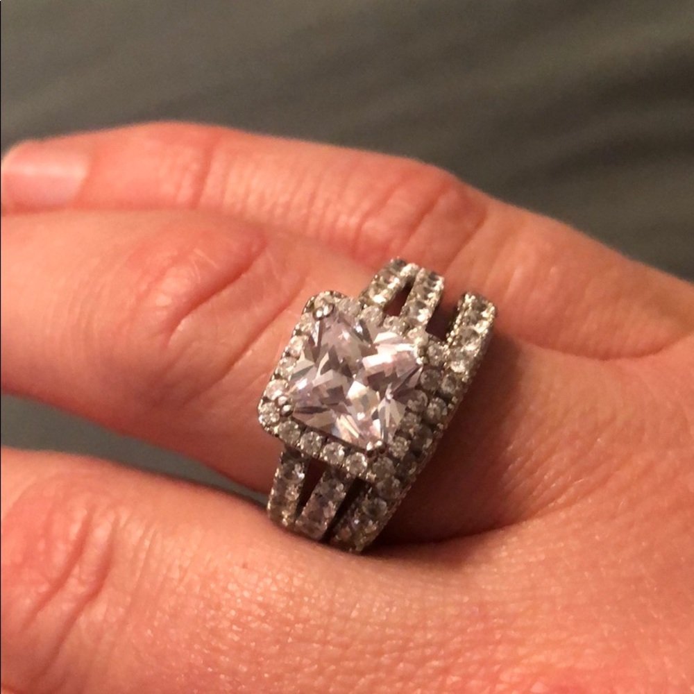 Pho Engagement Ring Set